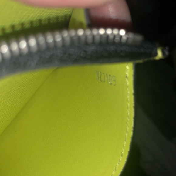 ✨Louis Vuitton Messenger Bahia Eclipse✨ - Picture 4 of 7